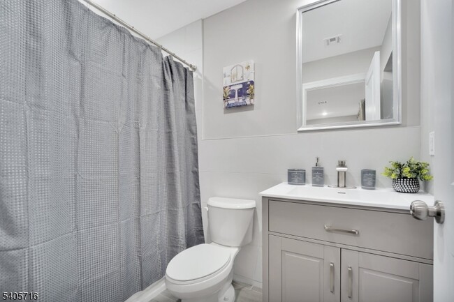 Building Photo - 225 S 9th St