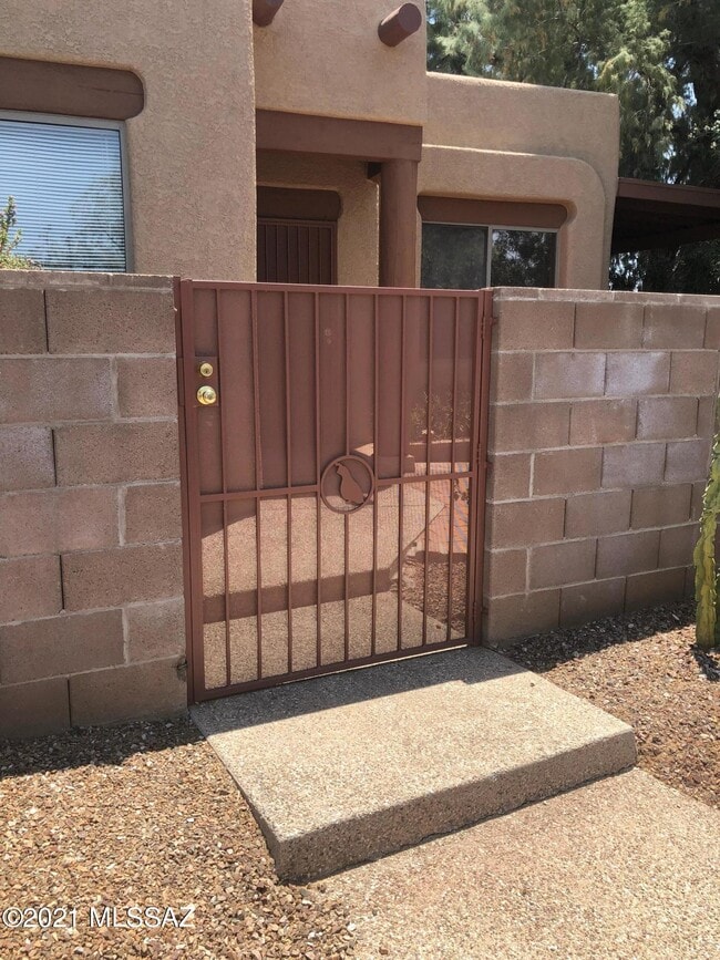 Building Photo - 3602 N Crest Ranch Dr