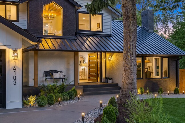 Building Photo - 4Bd/2.5Ba Bellevue House