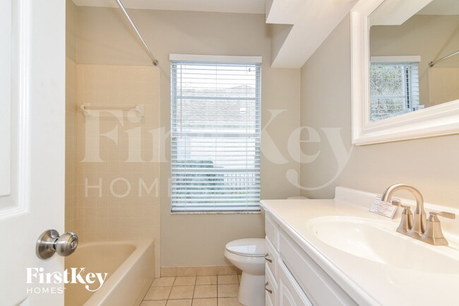 Building Photo - 2612 Crestfield Dr