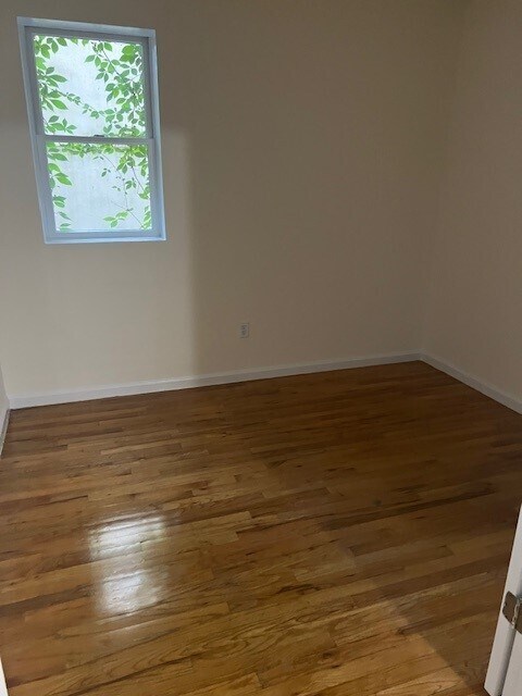 Building Photo - 419 5th St