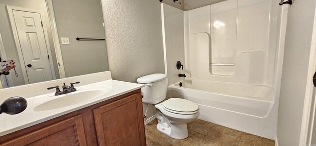 Building Photo - 14815 Parkway Meadows Dr