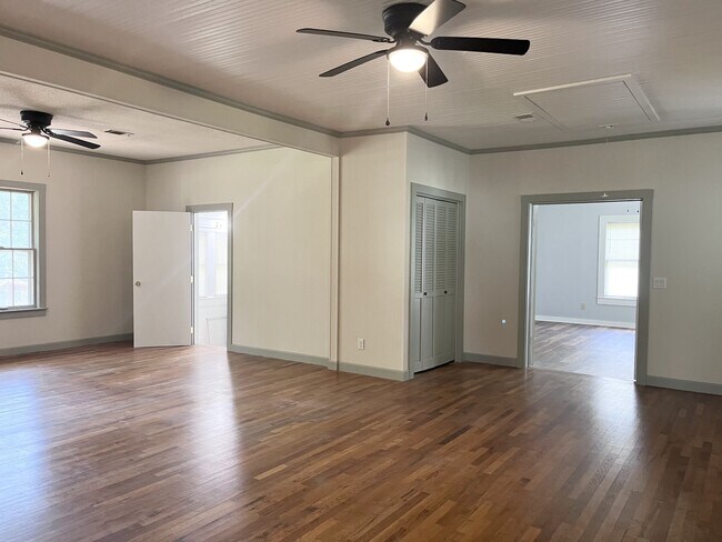 Building Photo - 208 Donaldson St