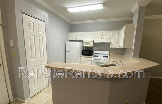 Building Photo - 13810 Sutton Park Dr N