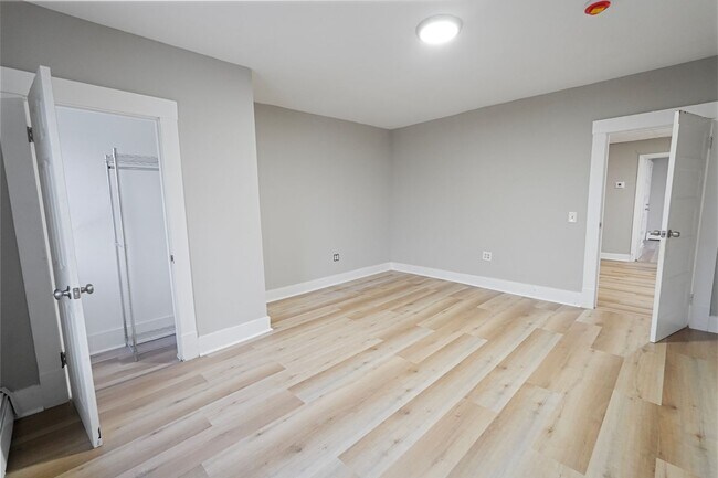 Building Photo - 175 School St