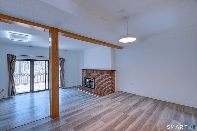 Building Photo - 32 Farmington Chase Crescent