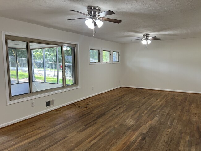 Building Photo - 4459 Colony E Dr