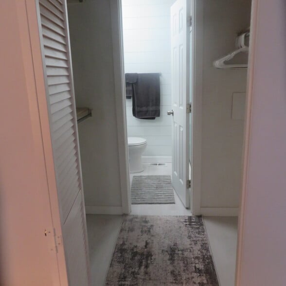 Building Photo - 7270 Huntsmen Cir