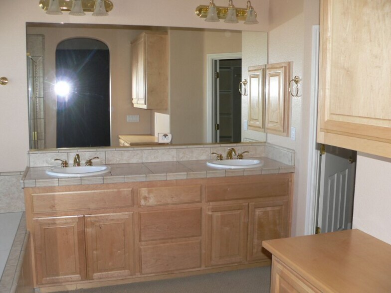 Building Photo - 8404 Benavente Ct