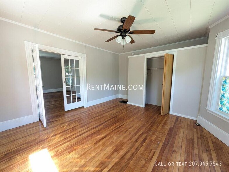Building Photo - 204 Maple St