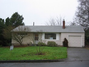 Building Photo - Multnomah Village - Single Level, Large Ya...