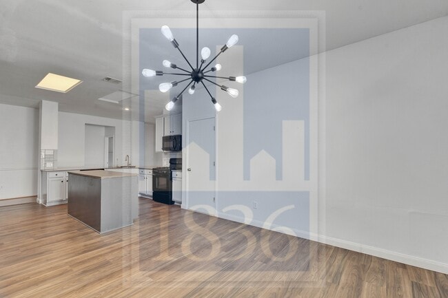 Building Photo - 1204 Thackeray Ln