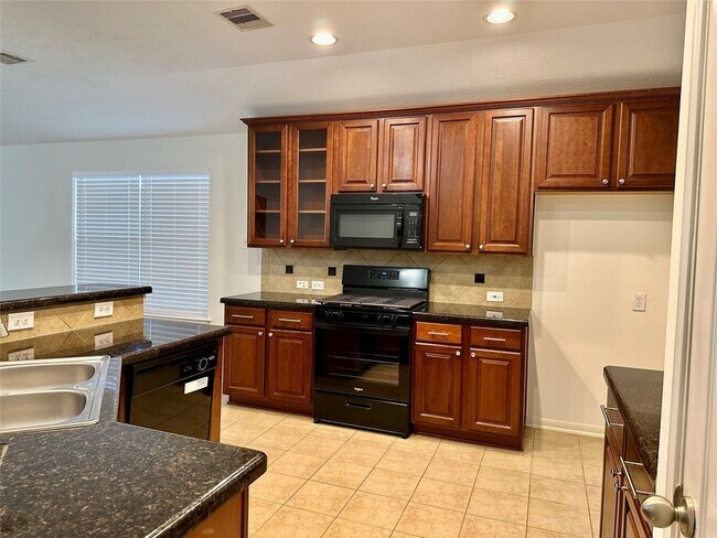 Building Photo - 30415 Deleon Fields Dr