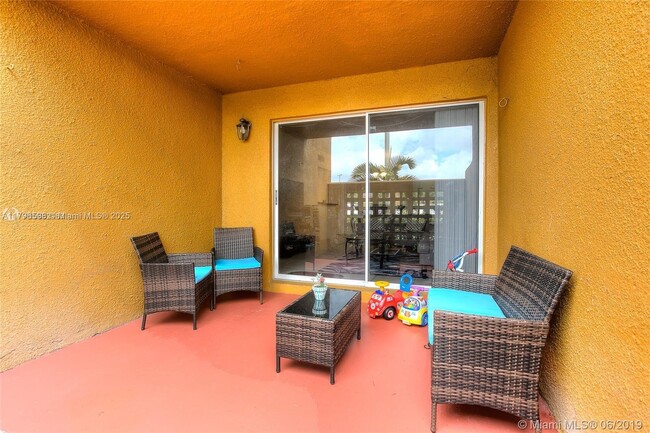 Building Photo - 9711 Fontainebleau Blvd