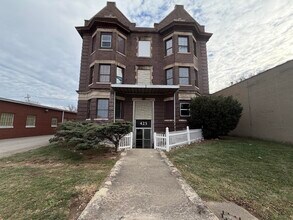 Building Photo - 425-1B Vermilion-N
