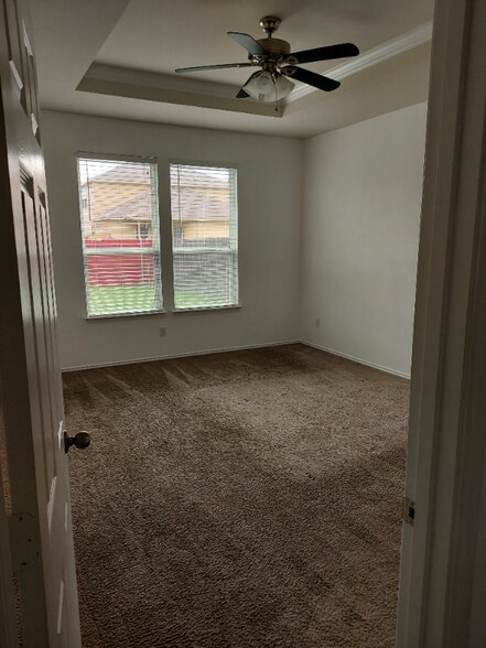 Building Photo - 112 W Vega Ln