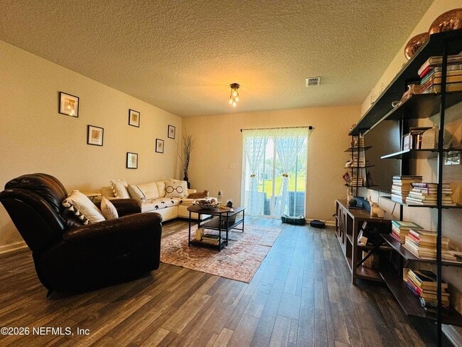 Building Photo - 45287 Red Brick Dr