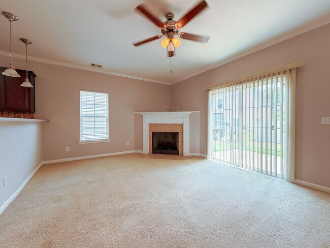 Building Photo - 11 Red Robin Ct