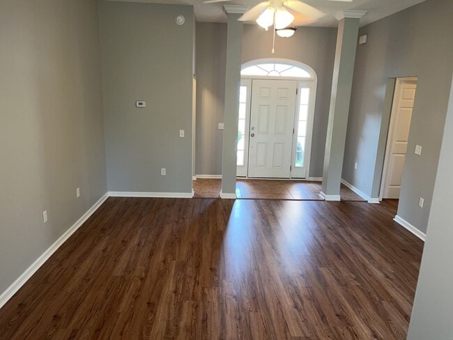 Building Photo - 149 Lancaster Way