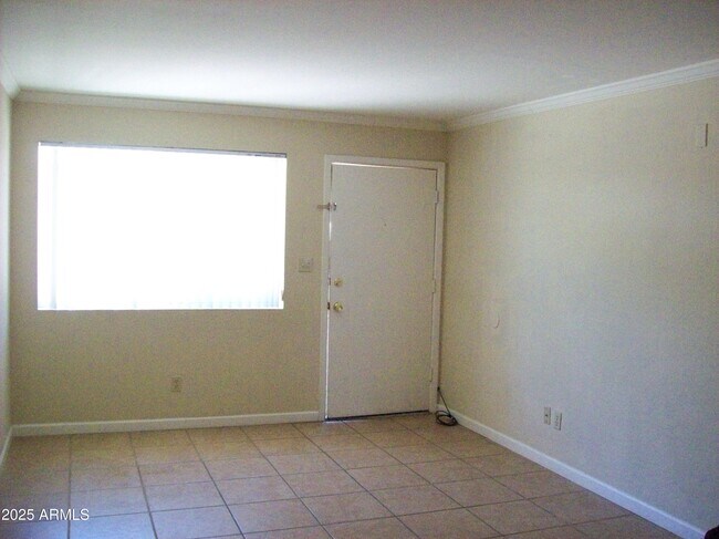 Building Photo - 909 S Priest Dr