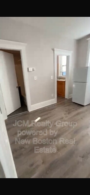 Building Photo - 116-124A Central Ave