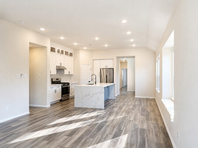 Building Photo - 15230 Stuart Bat Cave Ln