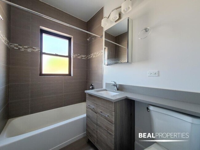 Building Photo - 1 bedroom in WINNETKA IL 60093