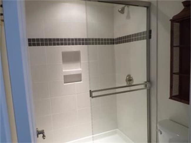 Building Photo - Stunning town home in the Ridgeview Place ...