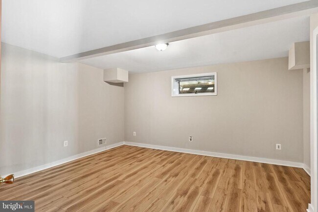 Building Photo - 445 Springvale Rd