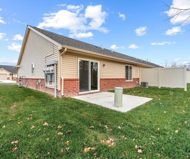 Building Photo - 5401 Volterra Dr