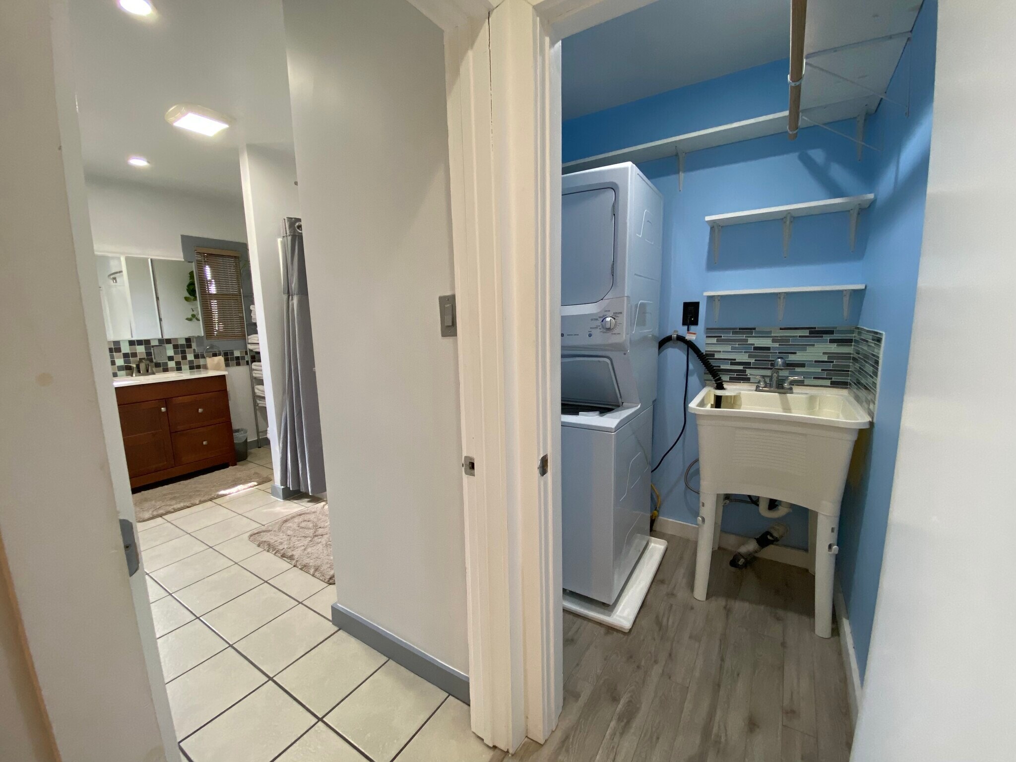 Building Photo - 1043 Sanborn Ave