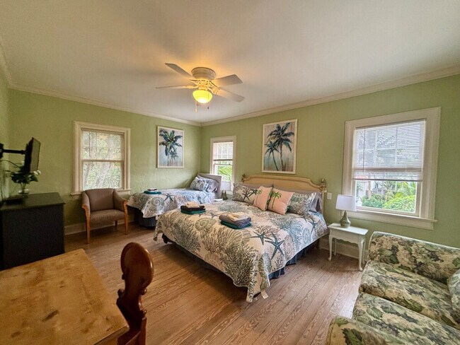 Building Photo - 441 28th St