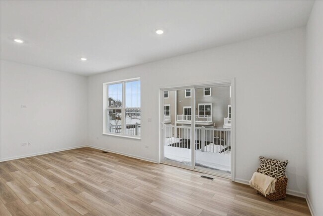 Building Photo - 406 Red Oak Cir