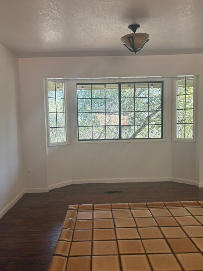 Building Photo - 12499 Incline Dr