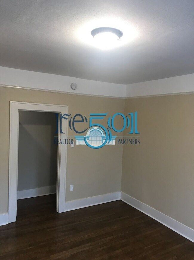 Building Photo - *New Price*  Newly Renovated Immaculate Co...