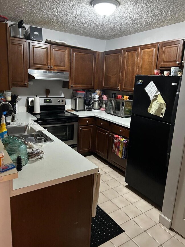 Primary Photo - 351 Palm Way