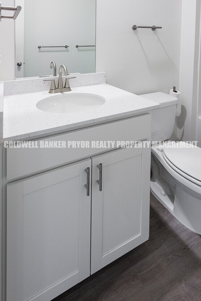 Building Photo - 7492 Bendire Lp