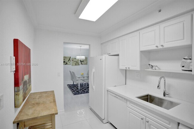 Building Photo - 2501 S Ocean Dr