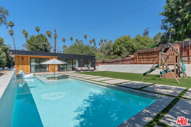 Building Photo - 5265 Dahlia Dr