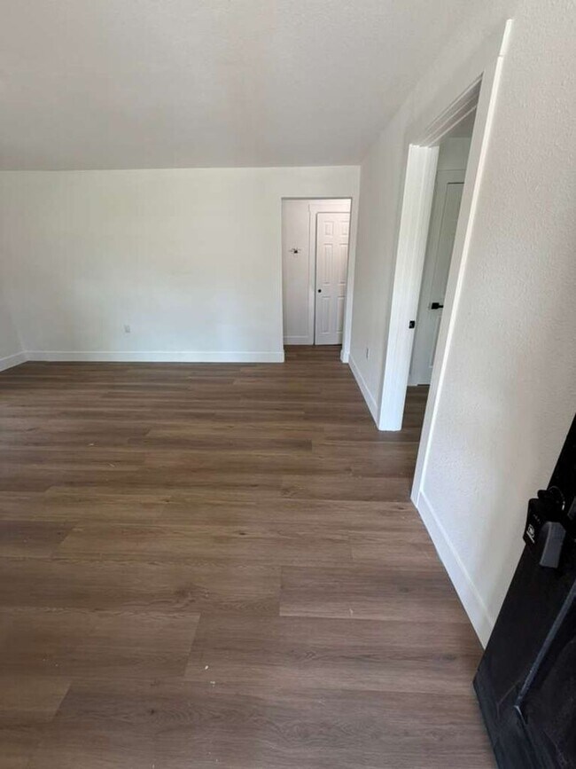 Building Photo - BEAUTIFUL HOME IN LA PORTE. MOVE IN READY!.