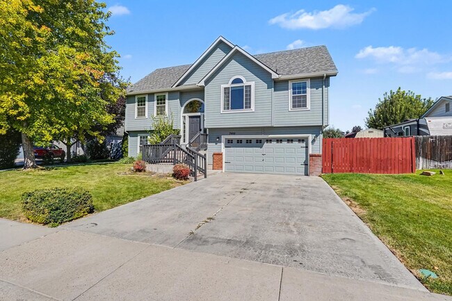 Building Photo - 7400 Newbrook Dr