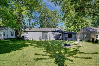 Building Photo - 20 Meadow View Dr