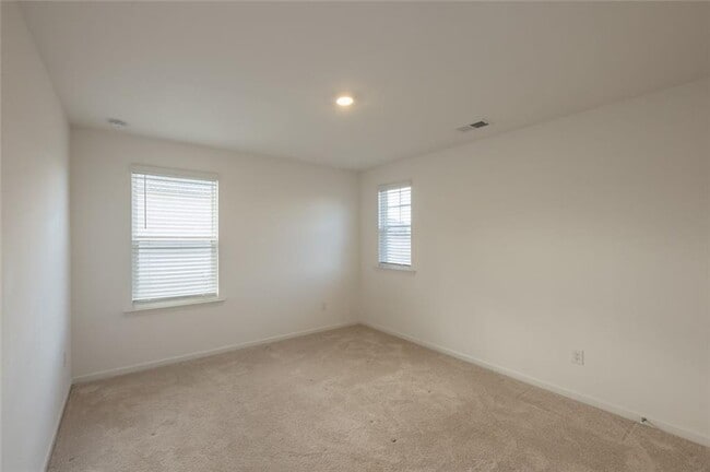 Building Photo - 895 Gelderland Dr