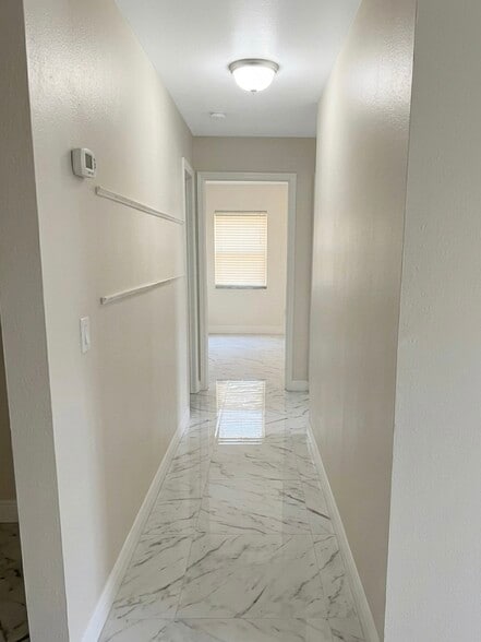 Building Photo - 355 Springdale Dr