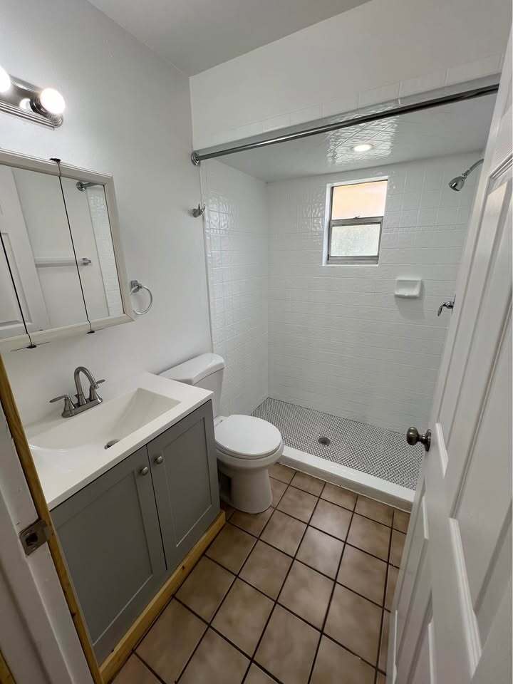 Building Photo - 917 Royal Palm Dr