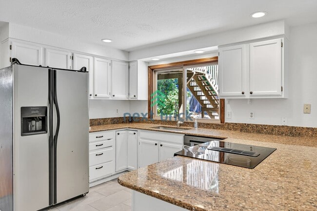 Building Photo - 3 BED & 2.5 BATH SINGLE FAMILY HOUSE FOR RENT