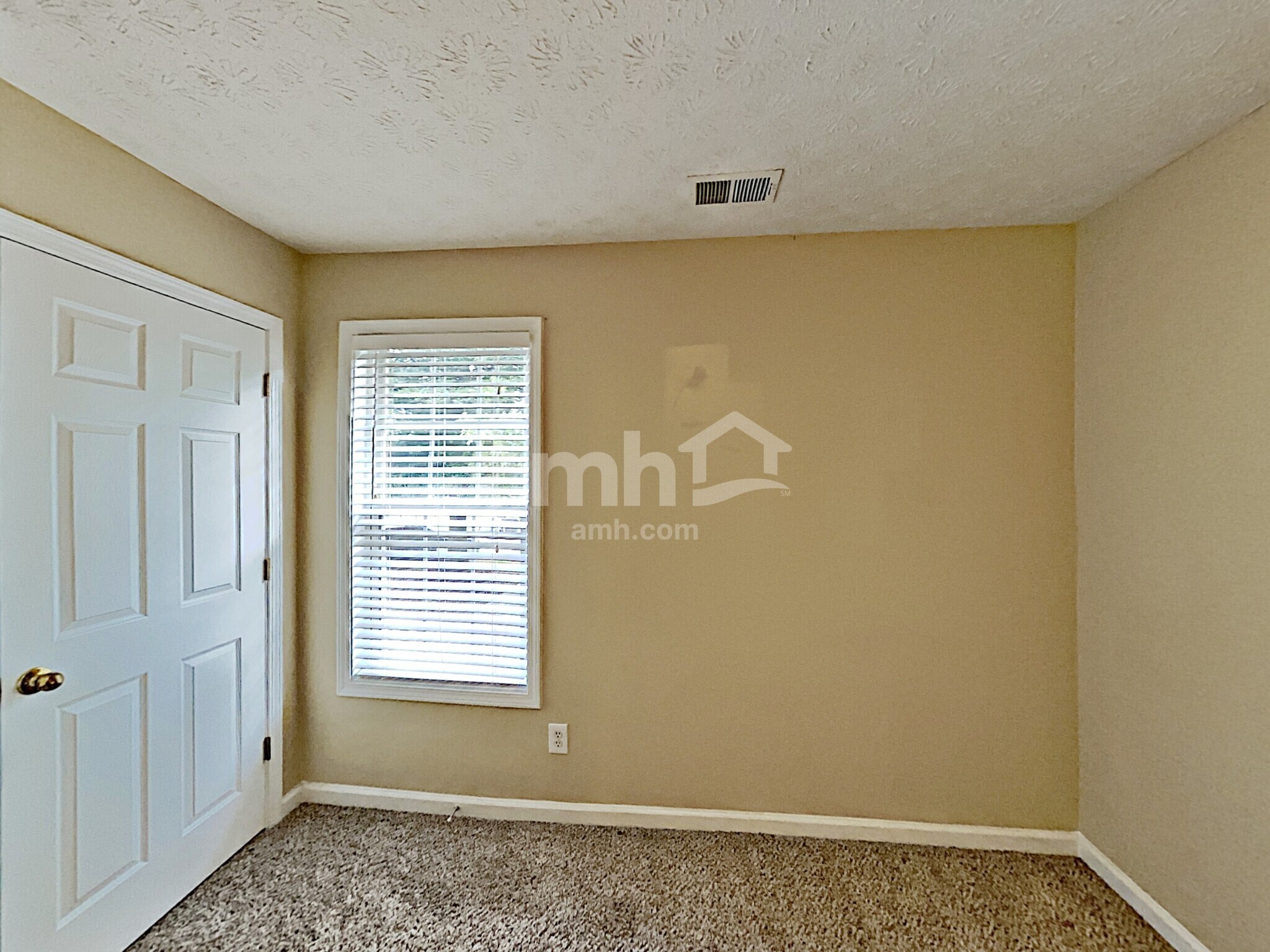 Building Photo - 292 Ridgestone Way SW