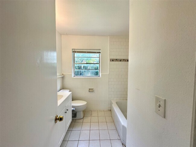 Building Photo - 5720 Parwill St