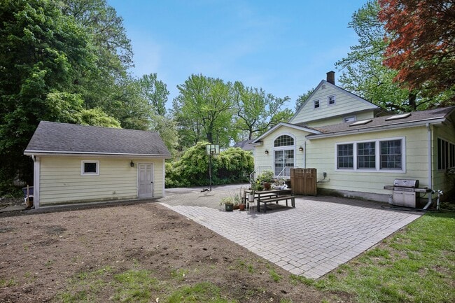 Building Photo - 155 Sunset Ln