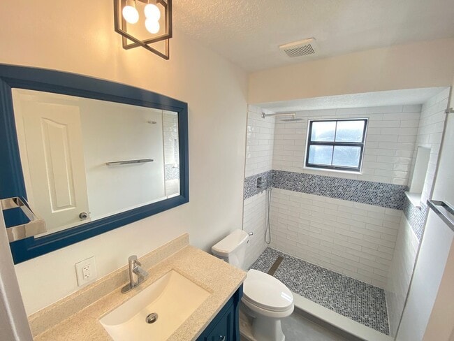 Building Photo - 13245 Shore Dr